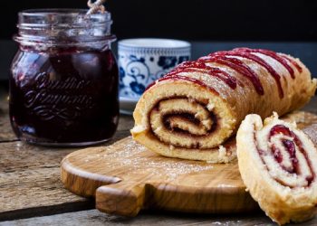 Gateau roulé a la confiture de fraise