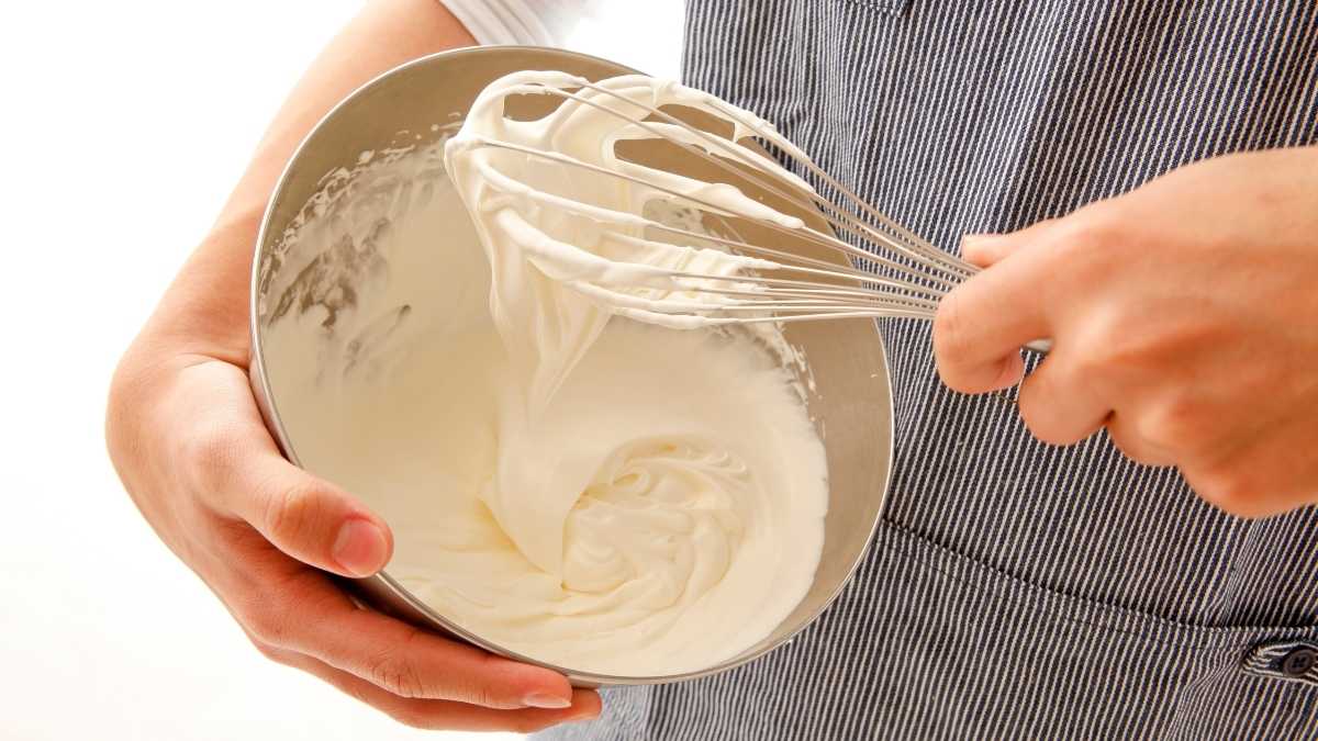 Crème fouettée reste fraîche plus longtemps dans le réfrigérateur