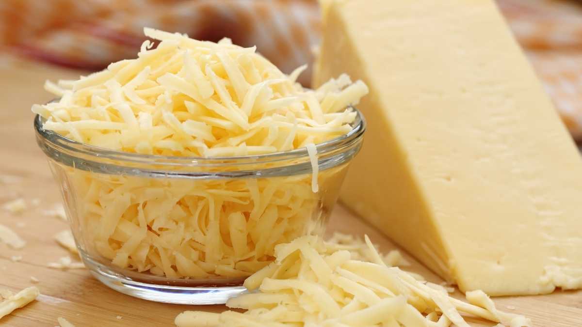 Voici comment vous empêcherez au fromage râpé de coller ensemble dans le sac