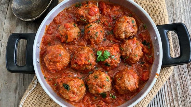 Boulettes de viande à la sauce tomate à la poêle