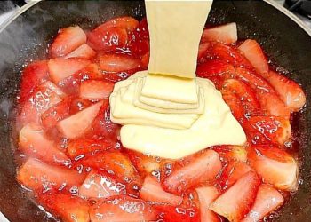 gâteau aux fraises à la poêle