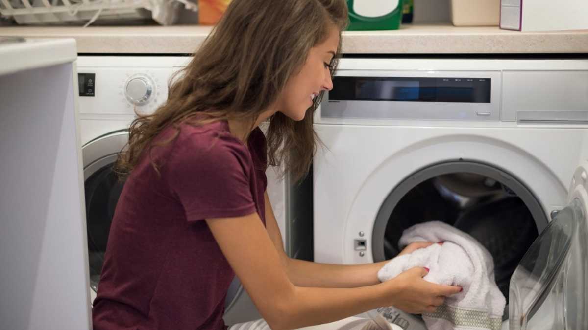 Il suffit de ½ tasse de bicarbonate pour résoudre 3 problèmes de machine à laver