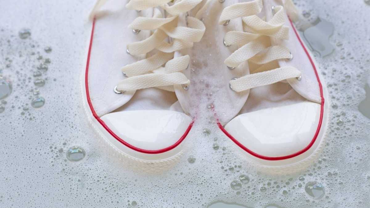 Comment laver ses chaussures à la machine : cette méthode parfaite va vous surprendre !