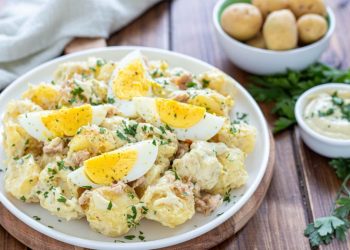 pommes de terre au thon et aux œufs durs