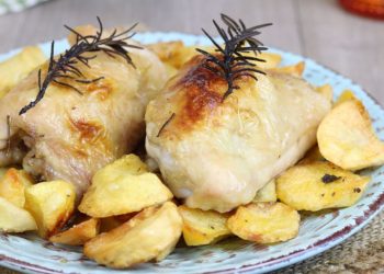 hauts de cuisses de poulet et pommes de terre