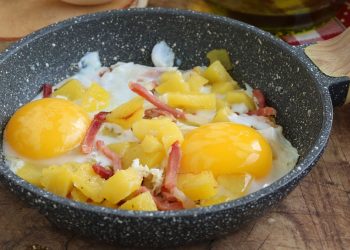 poêlée de pomme de terre au bacon et œufs