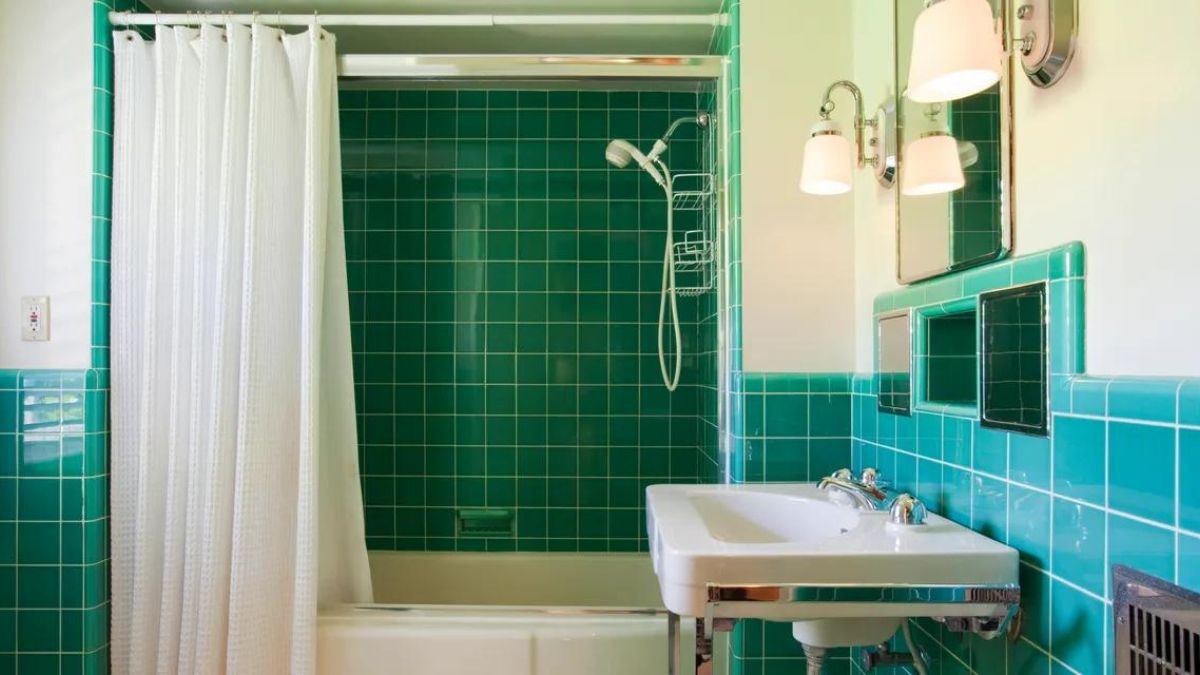 La saleté du rideau de votre douche est difficilement détectable. Nous vous proposons une solution pour la nettoyer