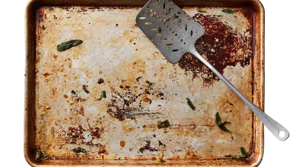 Rendez votre plaque de cuisson incrustée comme neuve grâce à cette méthode