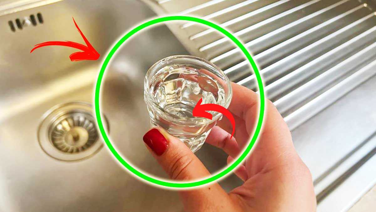 Comment polir un évier terne et sale avec un verre ?