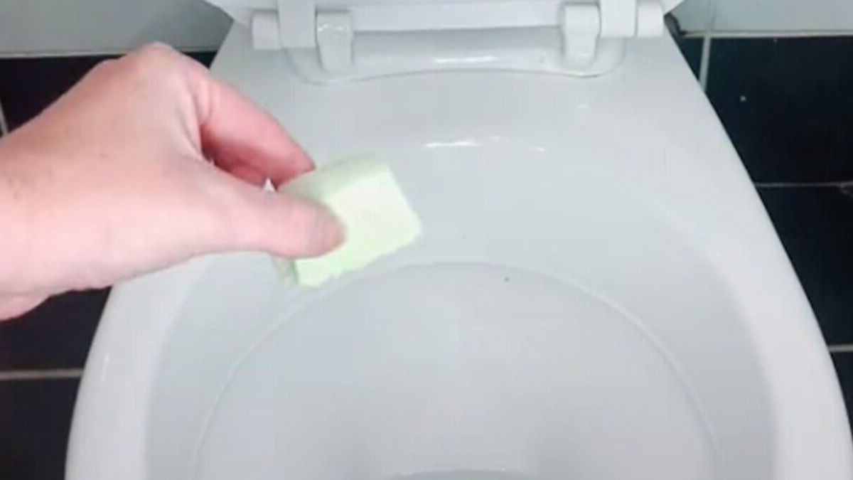 Comment utiliser de la glace pour rendre vos toilettes étincelantes ?
