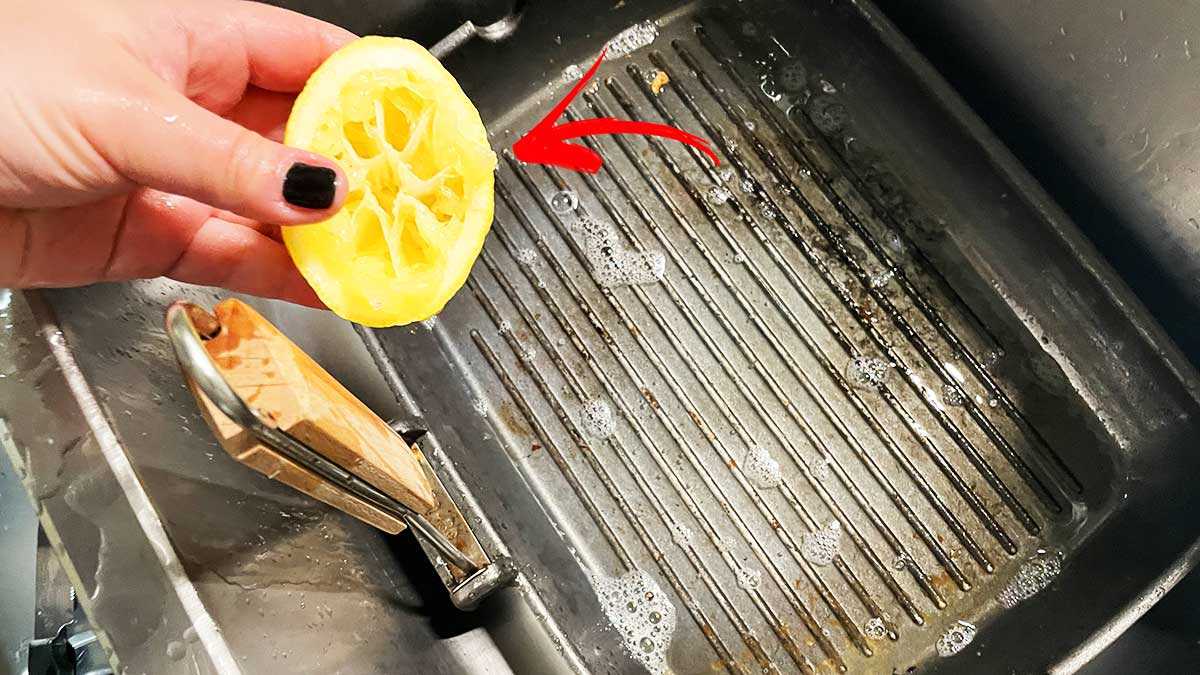 Comment nettoyer la plaque incrustée de votre four avec 4 + 1 astuces ménagères ?