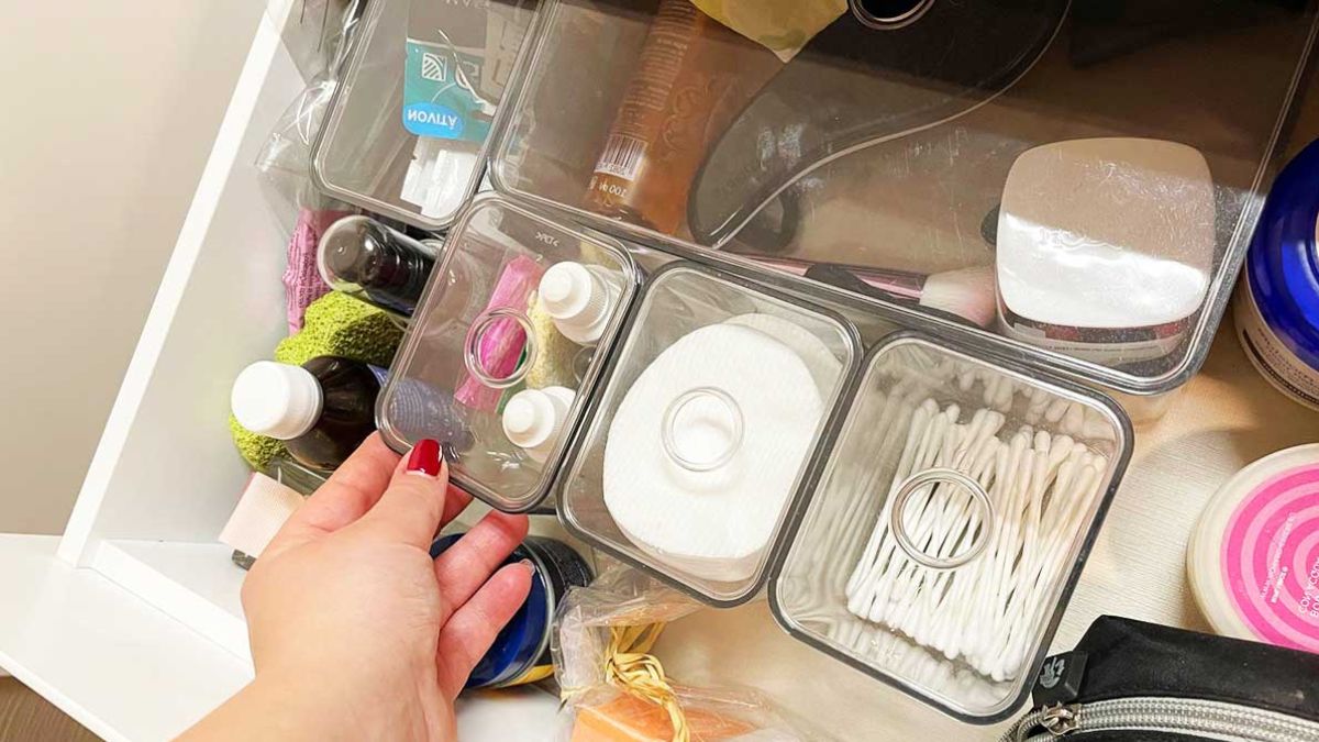 Comment organiser les tiroirs des meubles pour bien ranger sa salle de bain
