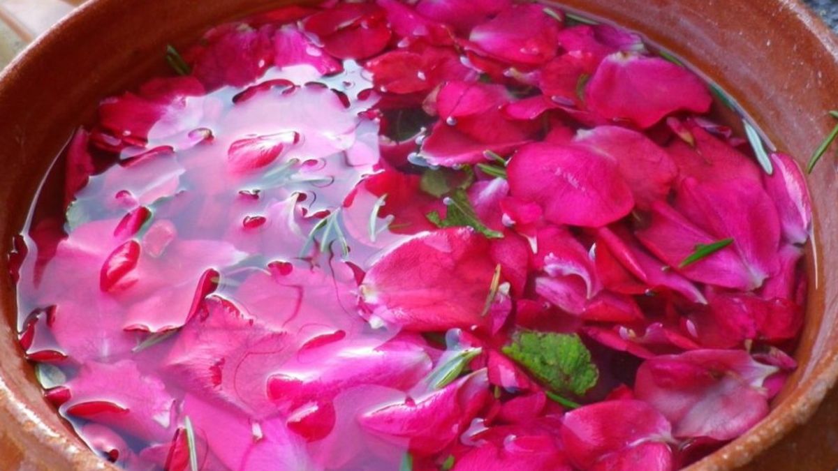 DIY eau de rose