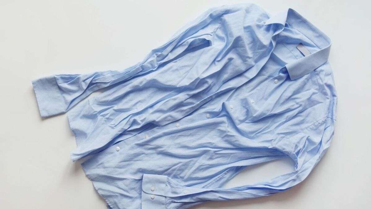 Comment défroisser les vêtements sans fer à repasser ? Méthode douce et efficace