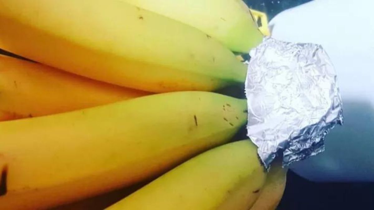 emballer une banane dans du papier aluminium