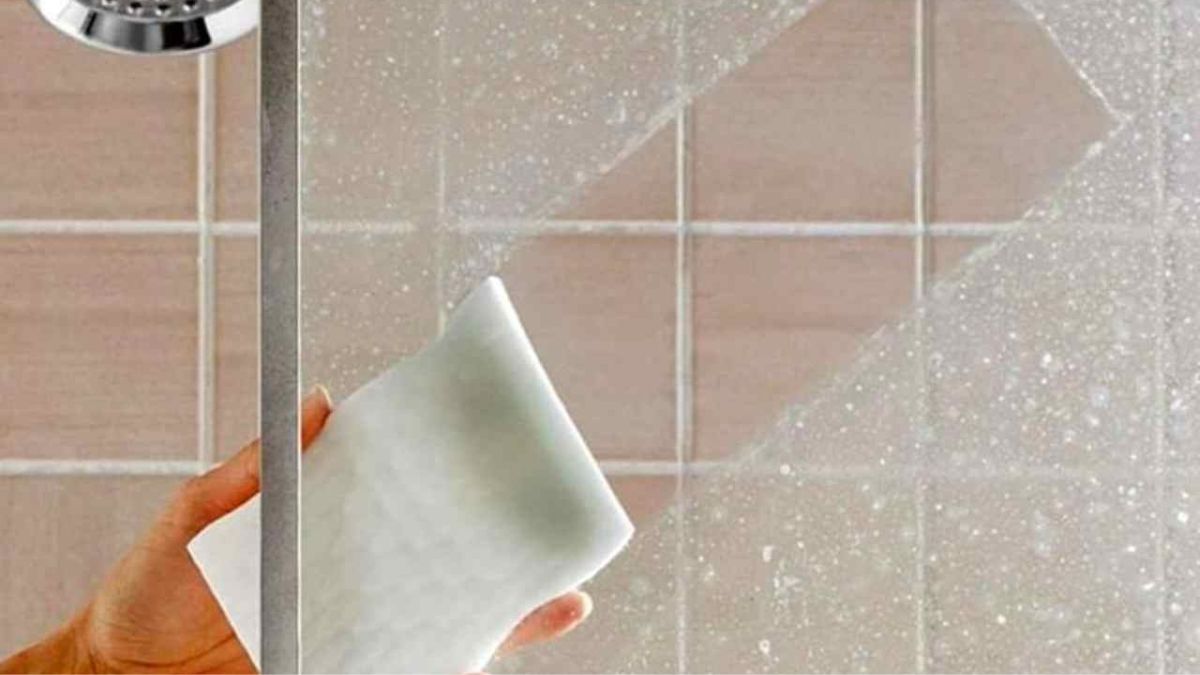 Nettoyer les parois de votre douche avec du bicarbonate de soude