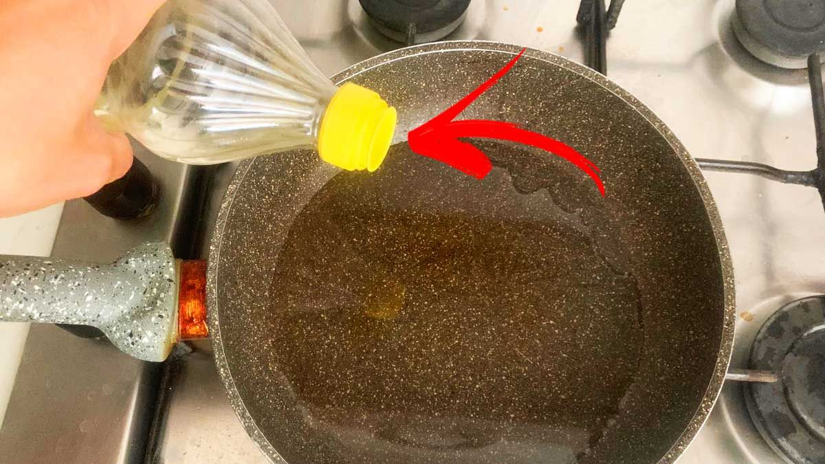 Comment récupérer une poêle anti-adhésive brûlée sans l'abîmer