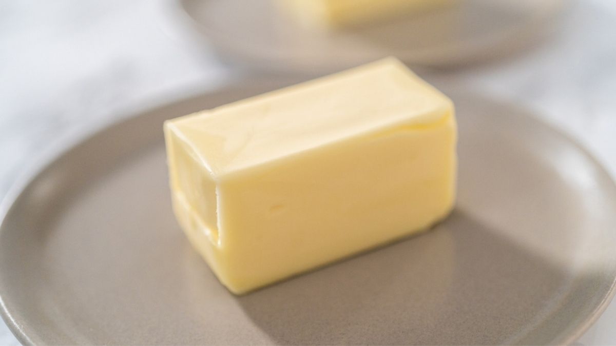 L’astuce du papier ciré pour ramollir le beurre en un instant