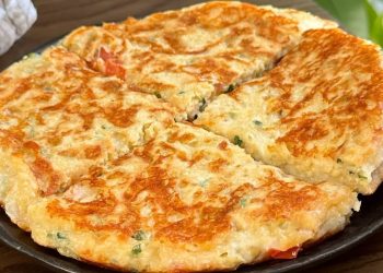 omelette de flocons d’avoine tomates et fromage à la poêle