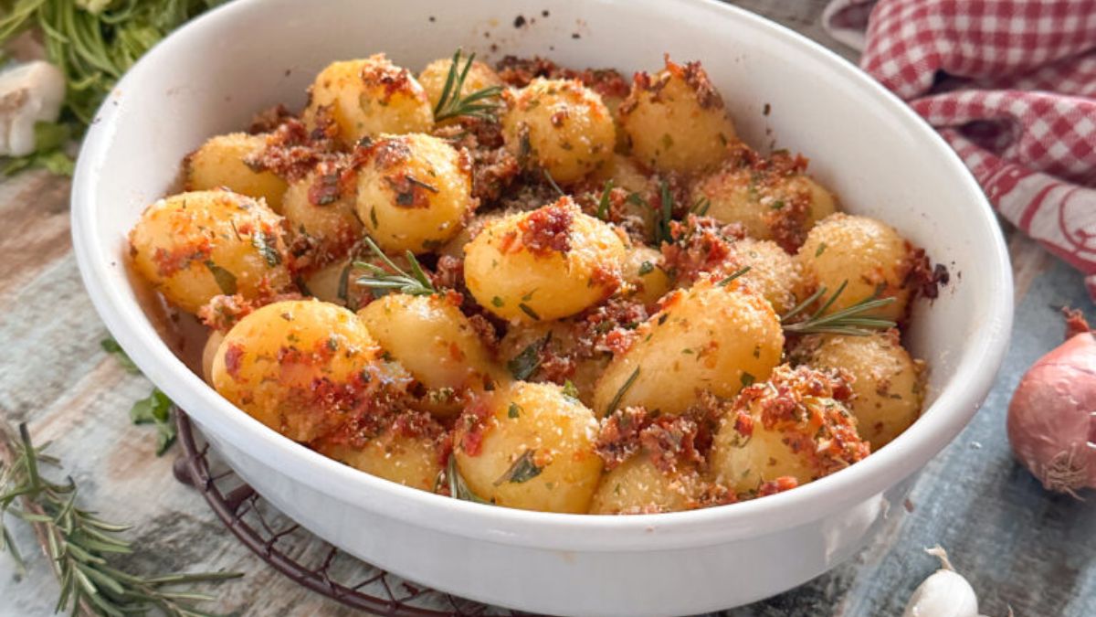 pommes de terre et tomates séchées au four