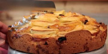 Délicieux gâteau aux pommes pour les fêtes