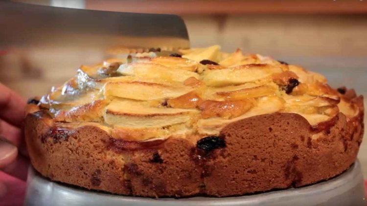 Délicieux gâteau aux pommes pour les fêtes