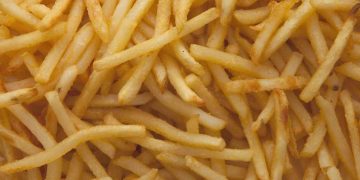 Frites croustillantes : tout le monde a l'ingrédient secret liquide à la maison