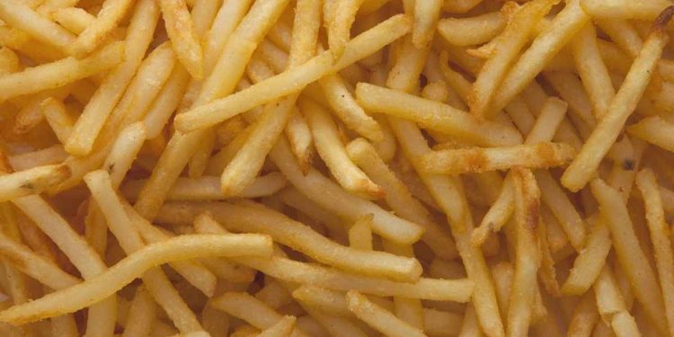 Frites croustillantes : tout le monde a l'ingrédient secret liquide à la maison